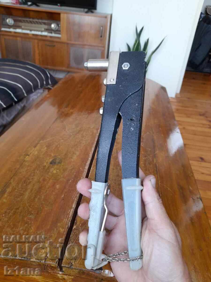 Stara Nitachka Electron cu preț 55.00 BGN | € 28.12