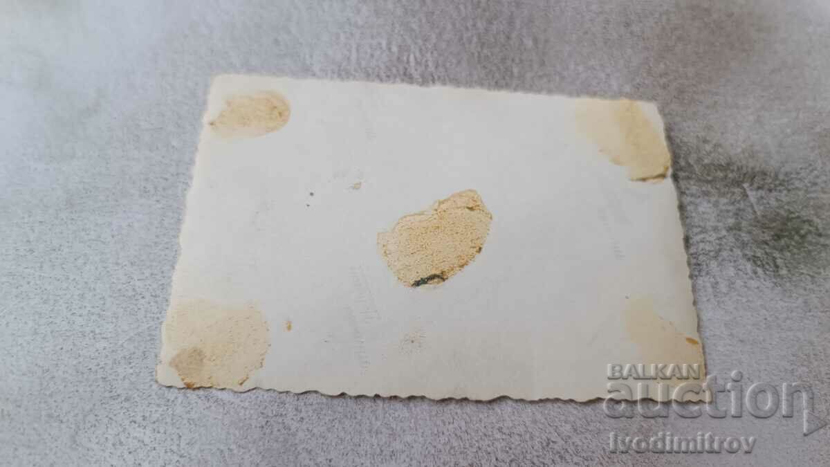 Photo Young men and women with price 1.85 BGN | € 0.95