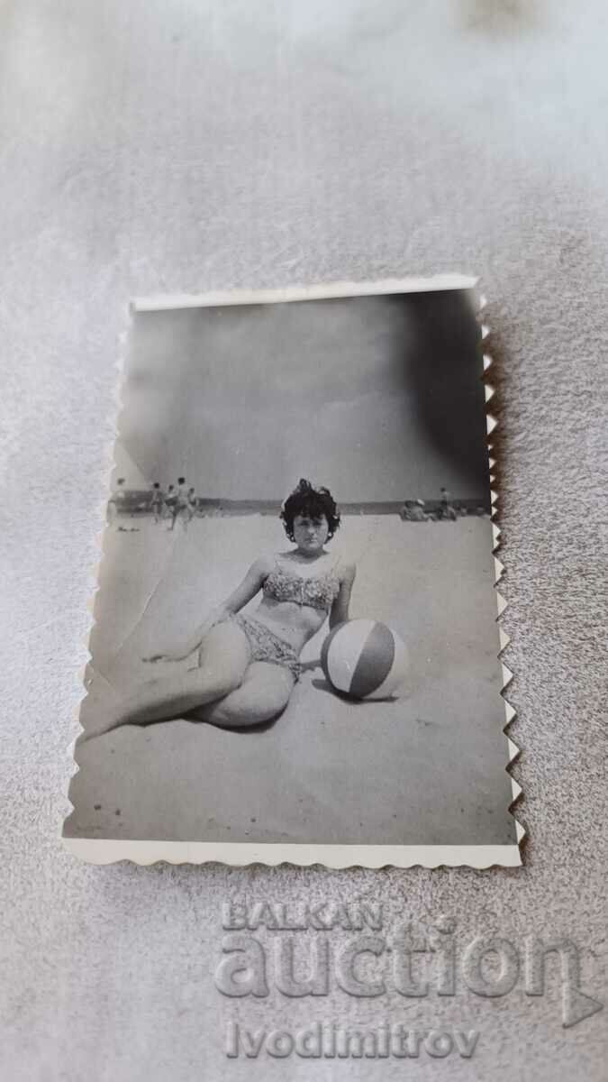 Снимка Жена на плажа