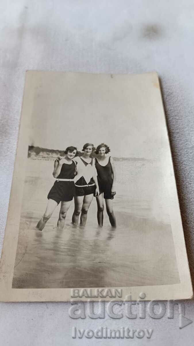 Photo Varna Three young girls in retro swimsuits on the beach