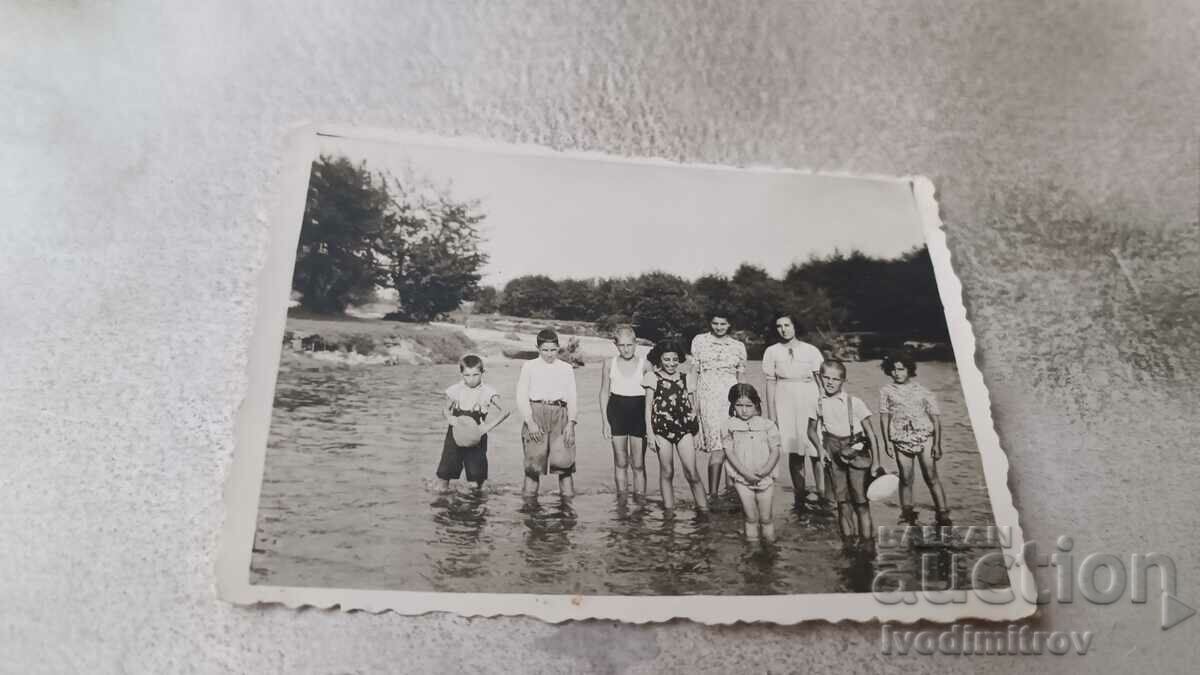 Photo Women and children in the Tundzha River