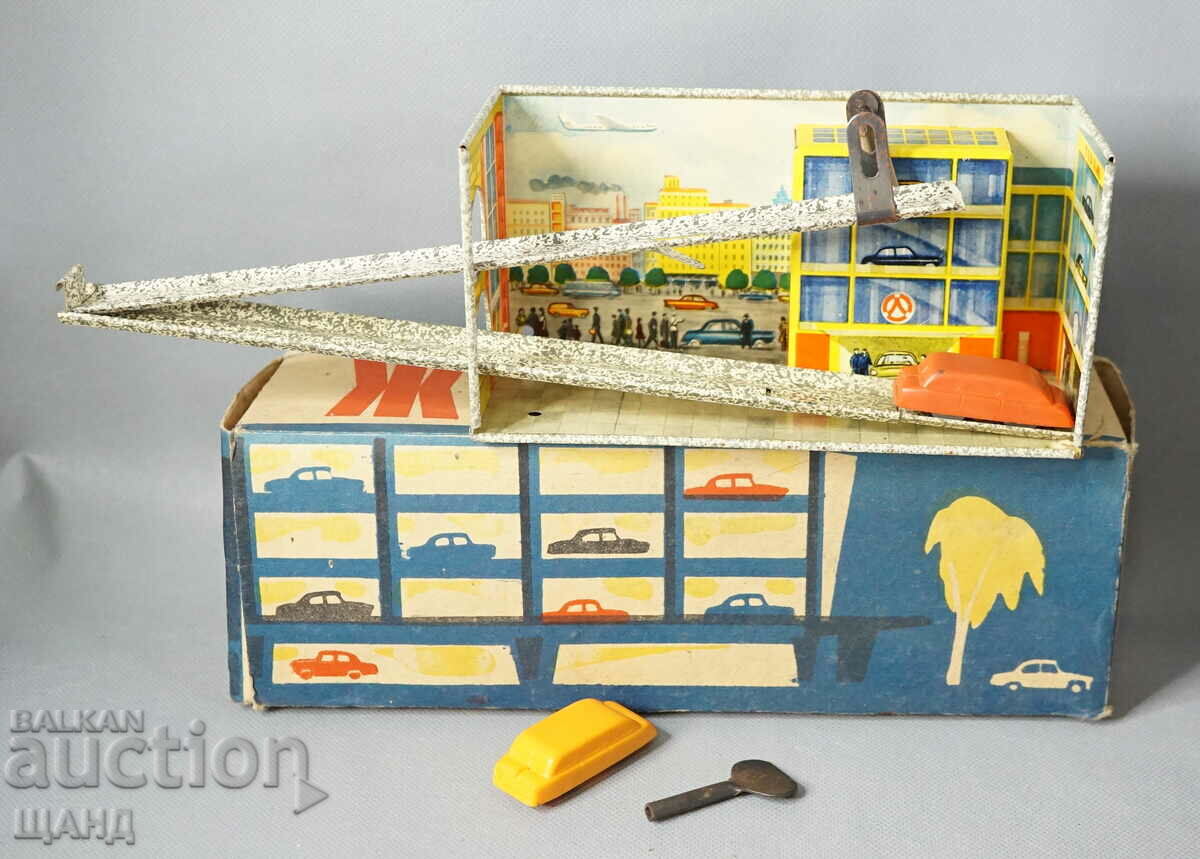 Стара Руска метална механична играчка гараж коли с кутия