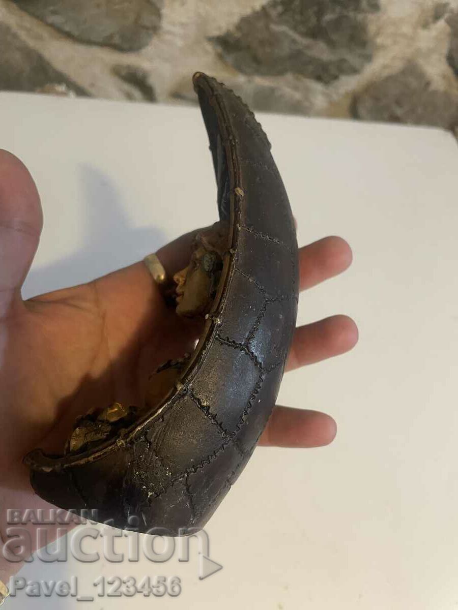 Auction  Figure-unknown material