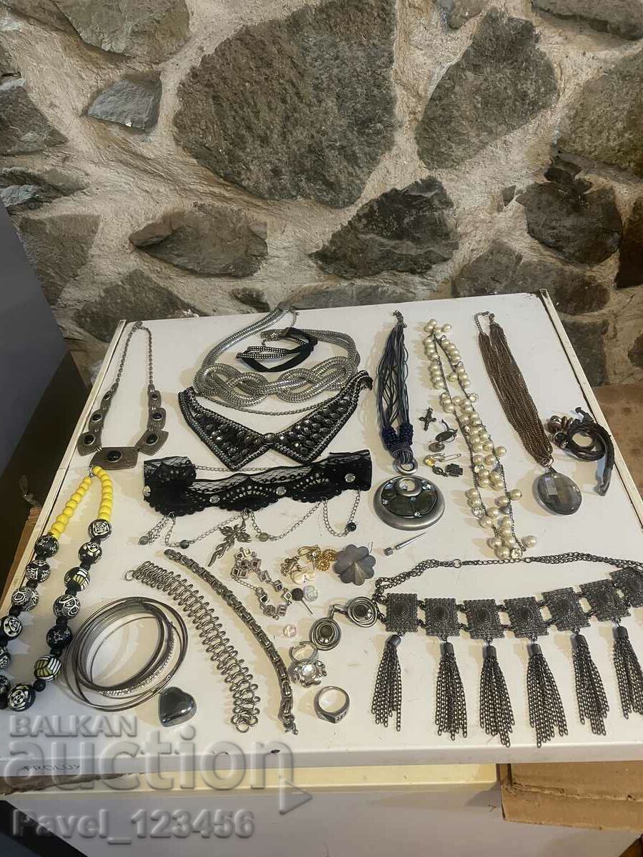 Lot of old jewelry