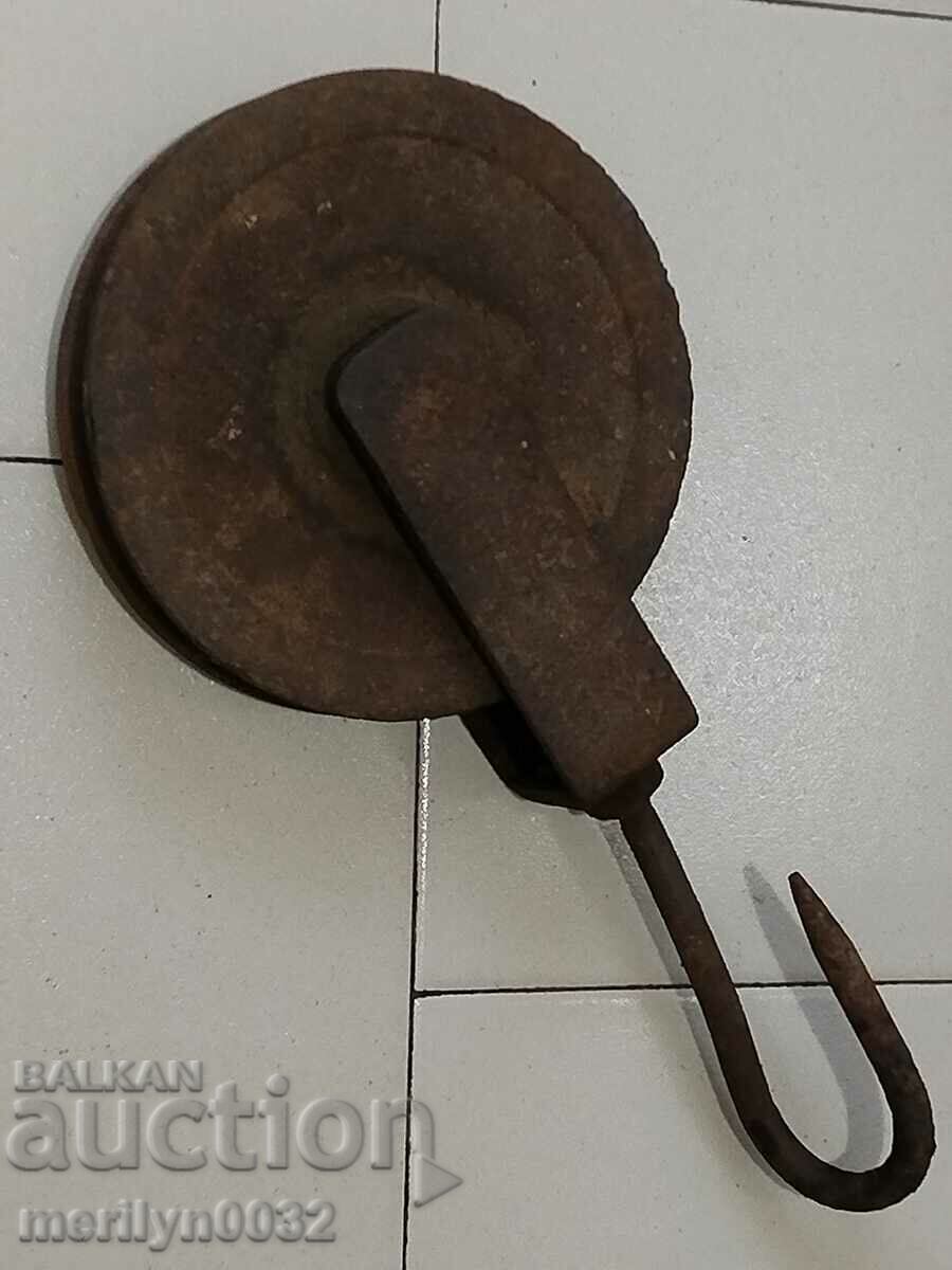 Old Wrought Pulley Pulley Polyspast Wrought Iron with price 50.00 BGN | € 25.56 Old Wrought Pulley Pulley Polyspast Wrought Iron with price 50.00 BGN | € 25.56