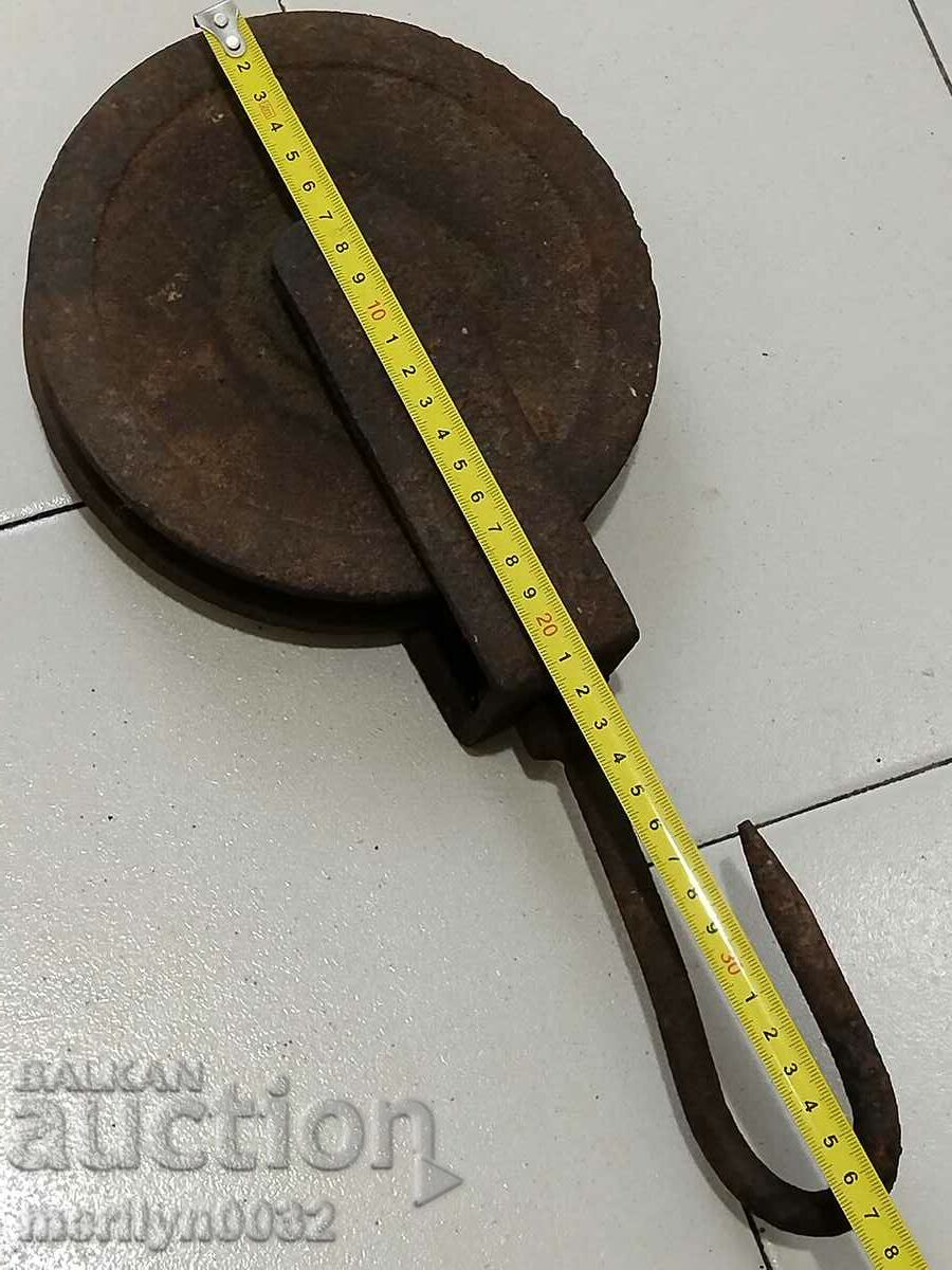 Delivery of Old Wrought Pulley Pulley Polyspast Wrought Iron Delivery of Old Wrought Pulley Pulley Polyspast Wrought Iron