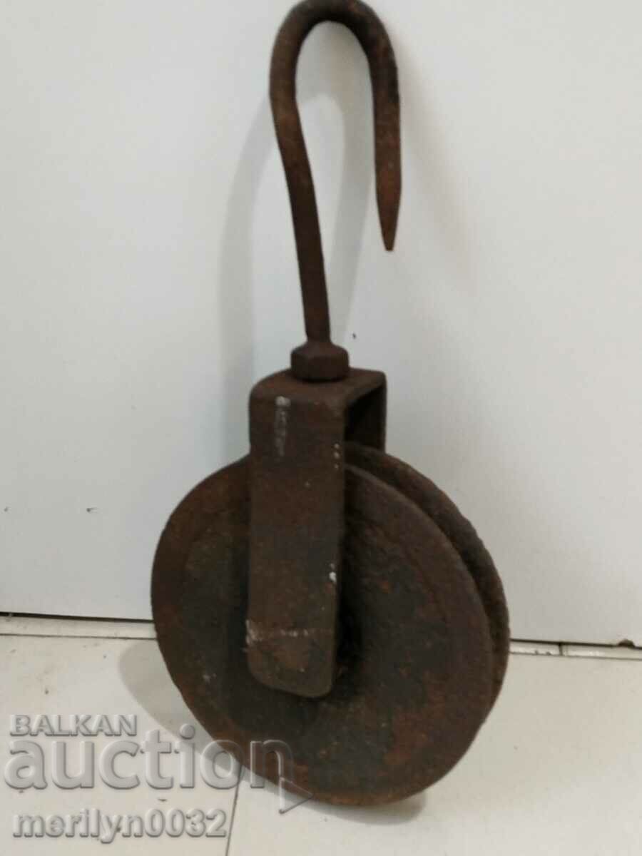 Old Wrought Pulley Pulley Polyspast Wrought Iron - 5 Old Wrought Pulley Pulley Polyspast Wrought Iron - 5