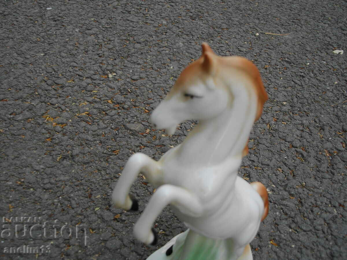 OLD PORCELAIN HORSE HORSE ARPO ROMANIA with price 90.00 BGN | € 46.02 OLD PORCELAIN HORSE HORSE ARPO ROMANIA with price 90.00 BGN | € 46.02