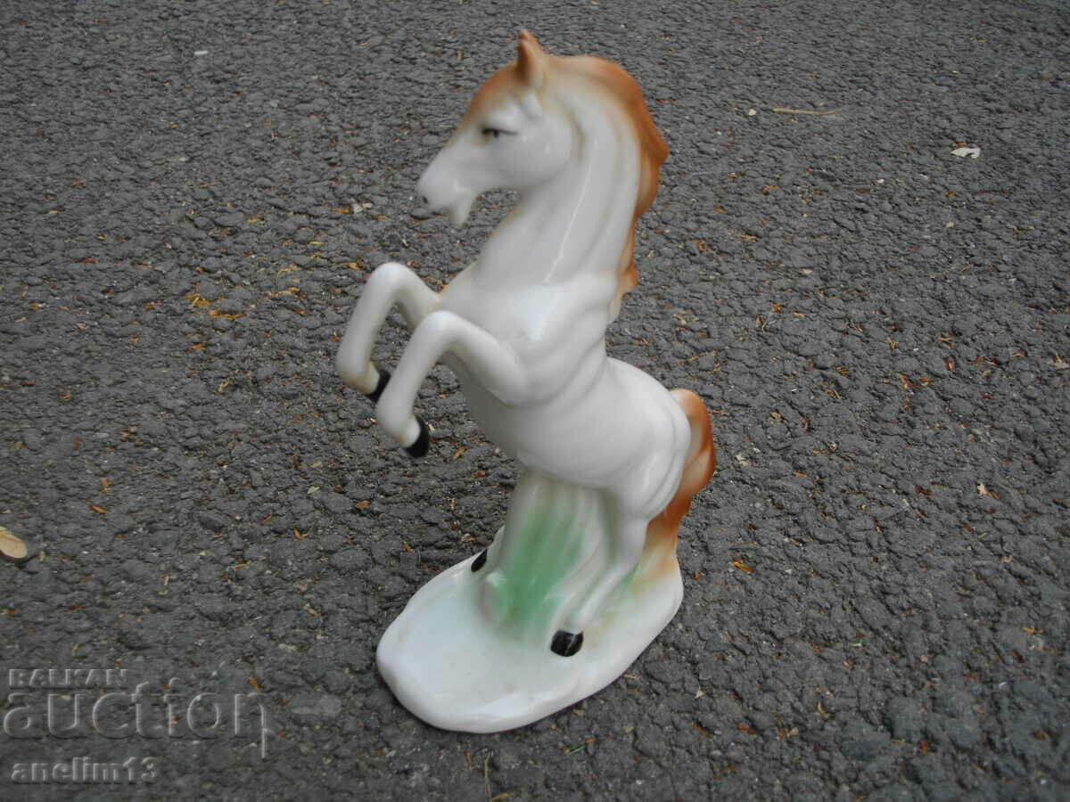 OLD PORCELAIN HORSE HORSE ARPO ROMANIA OLD PORCELAIN HORSE HORSE ARPO ROMANIA