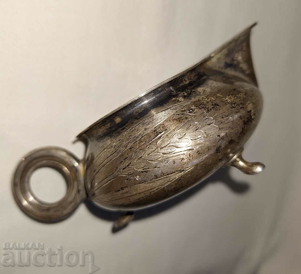 Доставка на Старинно малко сребърно съдче Доставка на Старинно малко сребърно съдче