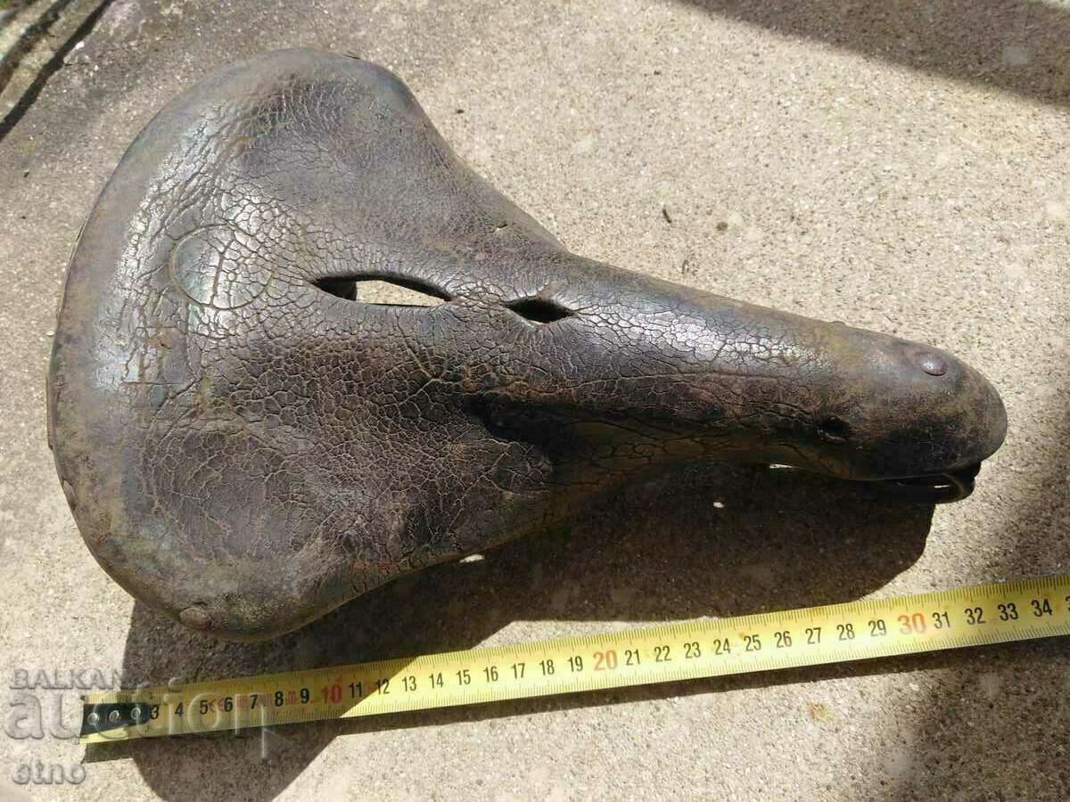 Auction  VINTAGE LEATHER BIKE SEAT "LEPPER"
