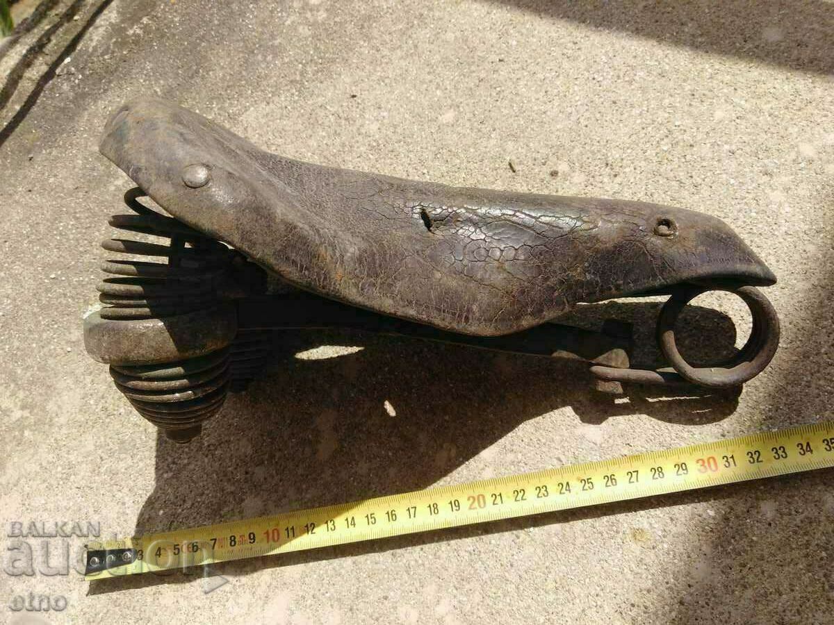 Delivery of VINTAGE LEATHER BIKE SEAT "LEPPER"