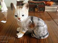 Large porcelain figurine - cat "Leonardo Collection"
