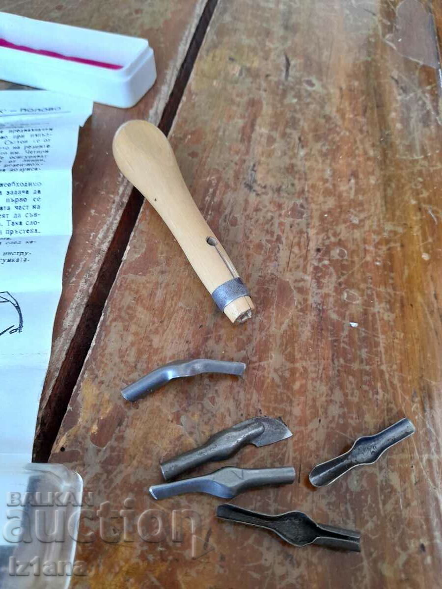 Licitație Vechi tăietori de linoleum