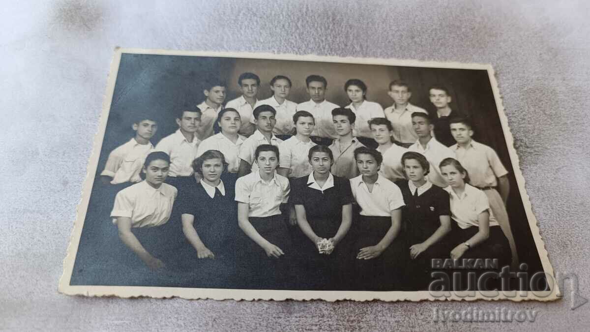 Foto elevii clasei Ruse V de la școala Baba Tonka 1951