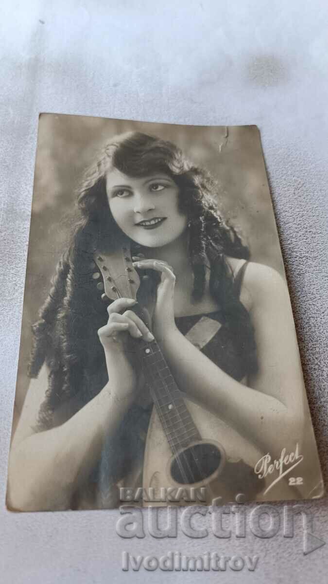 Carte poștală Fată tânără cu o mandolină Svishtov 1931