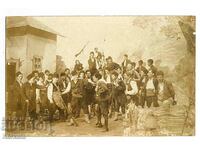 πρωτότυπη παλιά φωτογραφία ανάγνωση τουφέκια εξέγερσης γιορτής