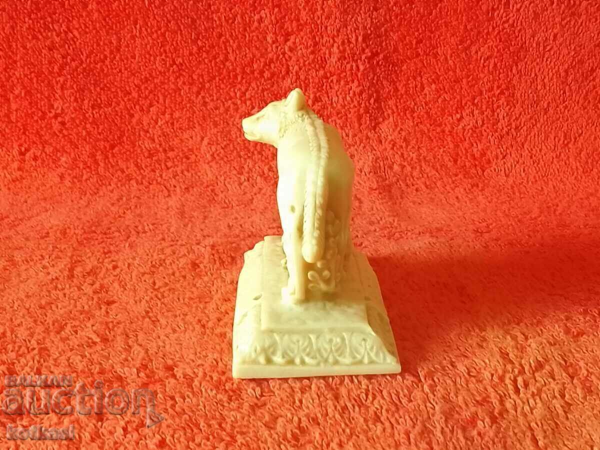 Auction Figure Sculpture Capitoline She-wolf Romulus and Remus alabaster Auction Figure Sculpture Capitoline She-wolf Romulus and Remus alabaster