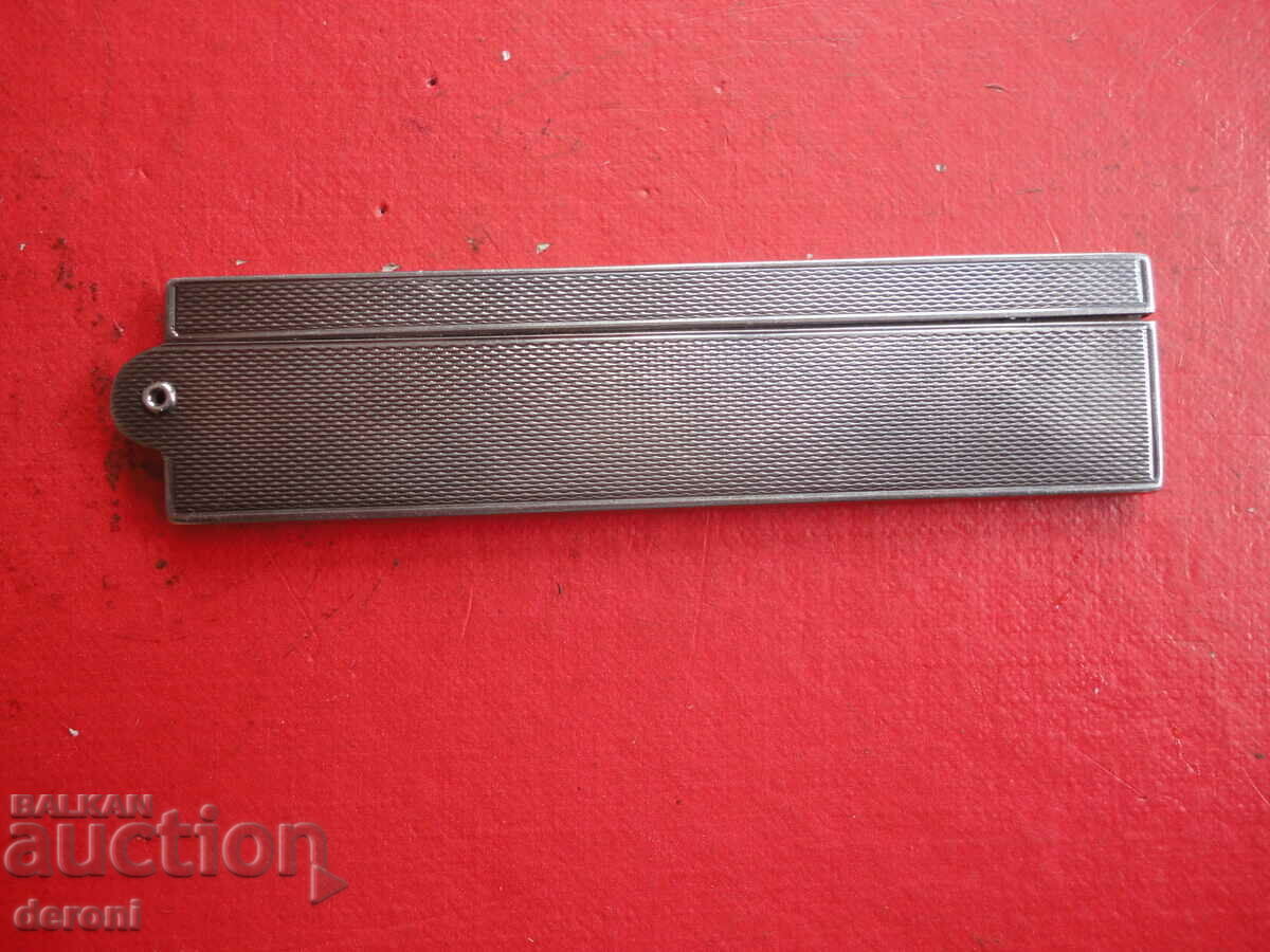 Υπέροχη ασημένια χτένα σε θήκη με τιμή 180.00 BGN | € 92.03 Υπέροχη ασημένια χτένα σε θήκη με τιμή 180.00 BGN | € 92.03