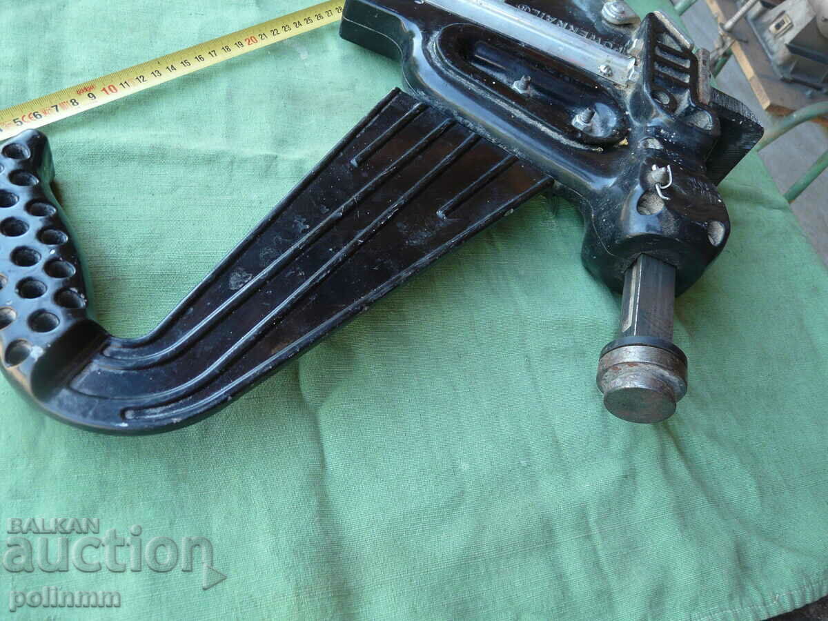 Аукцион Американски инструмент за коване на пирони POWERNAILER Аукцион Американски инструмент за коване на пирони POWERNAILER