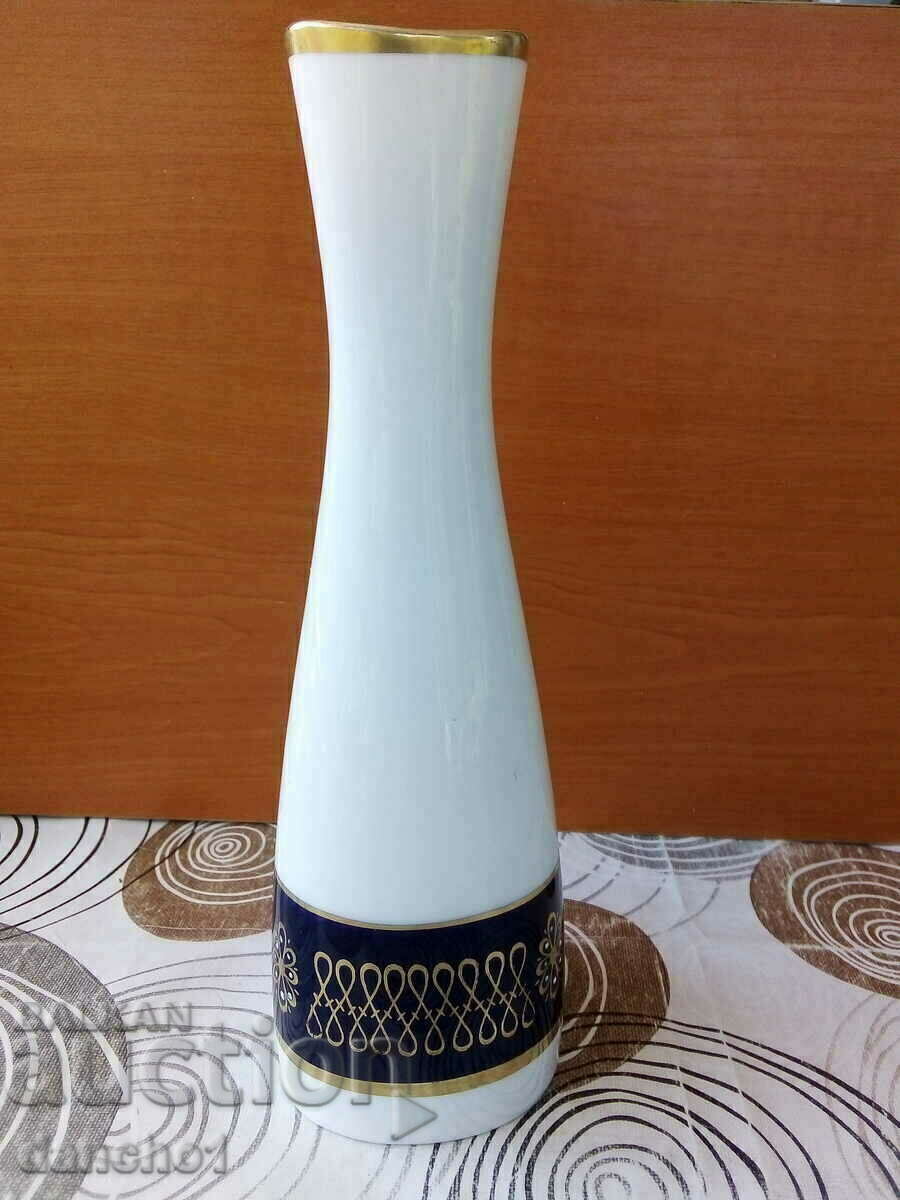 A vase with price 22.00 BGN | € 11.25 A vase with price 22.00 BGN | € 11.25