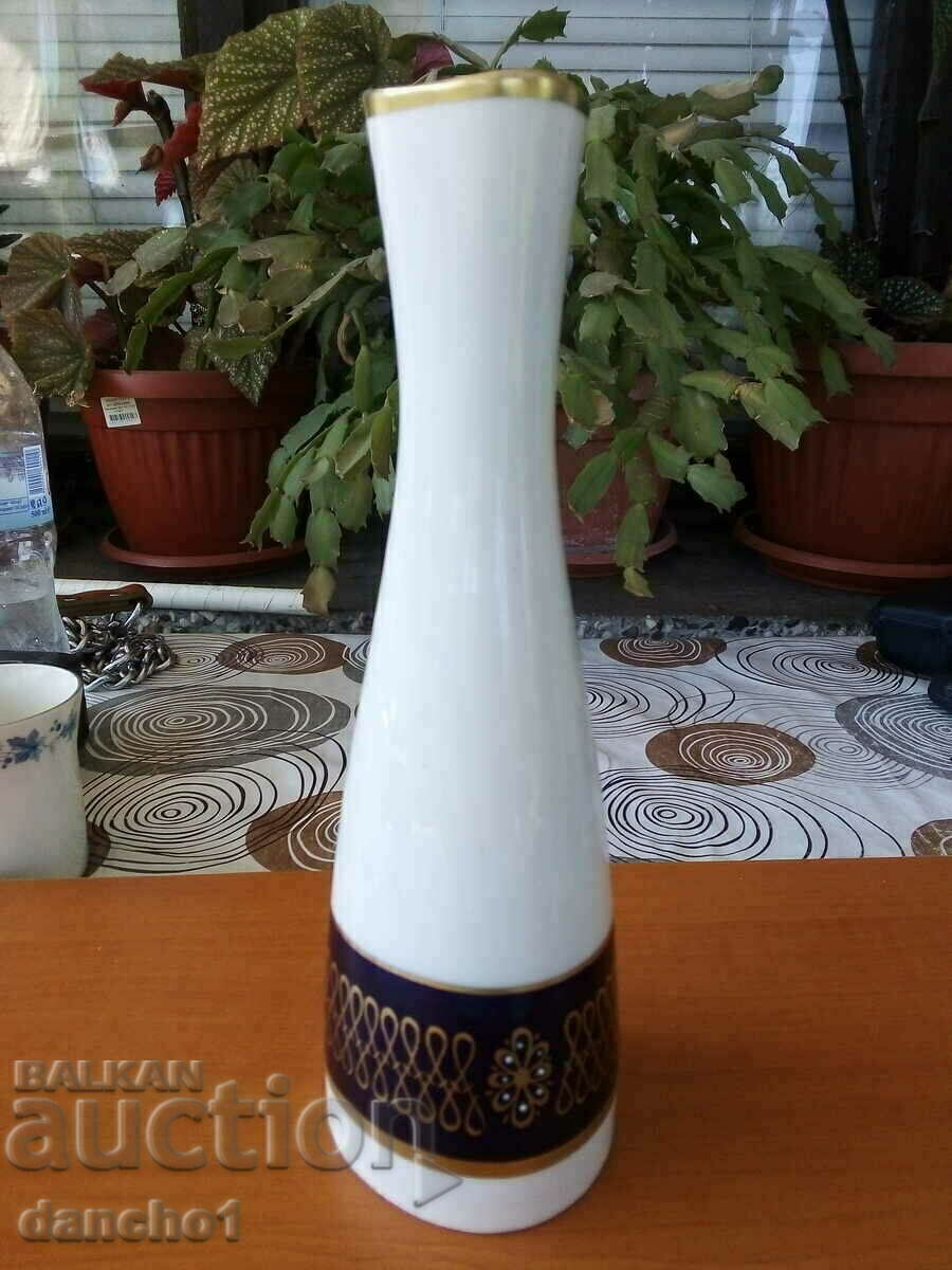 Auction A vase Auction A vase