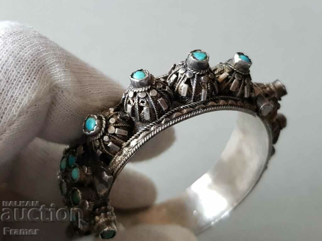 Licitație Bratara otomana din filigran de argint secolul al XIX-lea Licitație Bratara otomana din filigran de argint secolul al XIX-lea