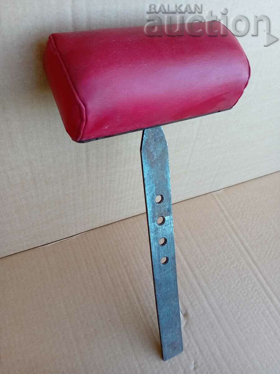 tetiera scaun frizer din anii '60 cu preț 55.00 BGN | € 28.12 tetiera scaun frizer din anii '60 cu preț 55.00 BGN | € 28.12