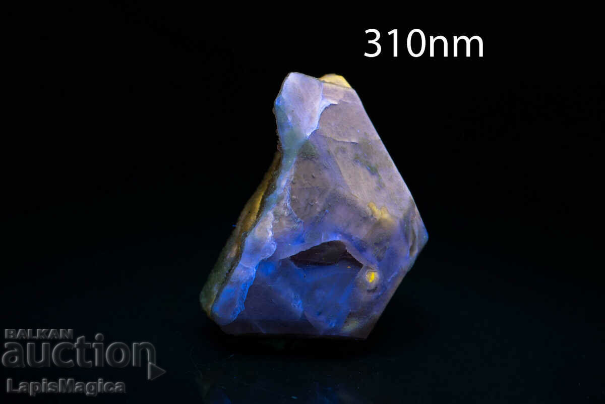 Auction  Red Apatite from Pakistan 13.8g Fluorescent