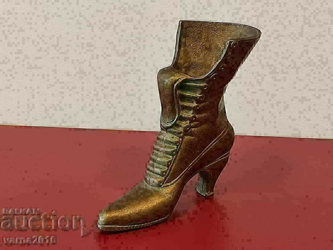 Delivery of Vintage solid brass boot