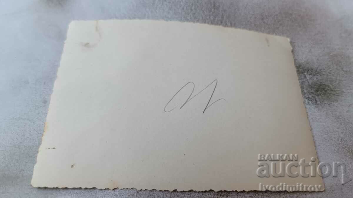 Снимка Двама мъже на плажа с цена 2.85 лв. | € 1.46 Снимка Двама мъже на плажа с цена 2.85 лв. | € 1.46