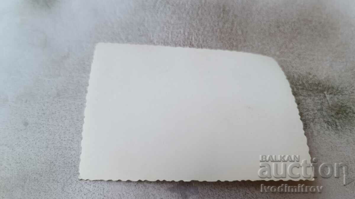 Снимка Мъже на брега на морето с цена 2.35 лв. | € 1.20