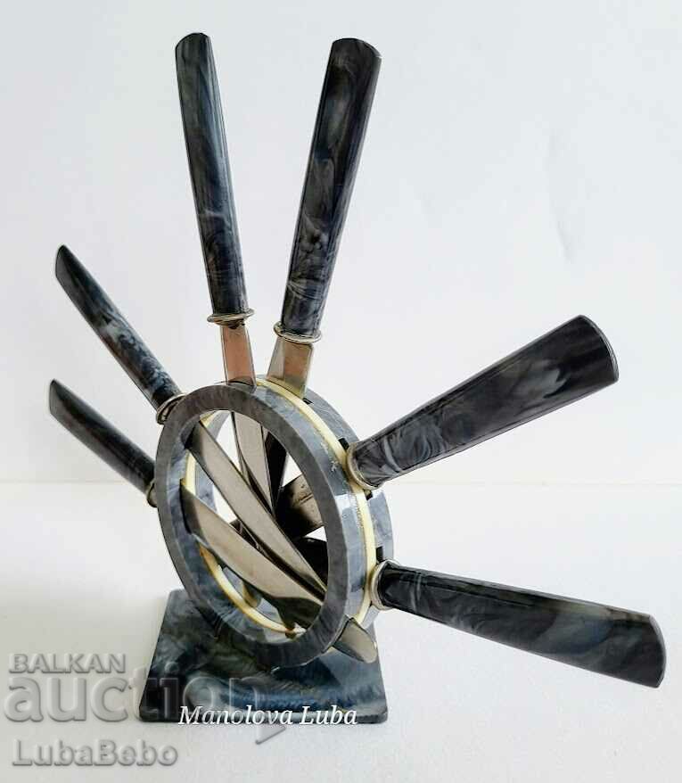 Σετ έξι μαχαιριών πρωινού με πλαστική βάση. με τιμή 30.00 BGN | € 15.34 Σετ έξι μαχαιριών πρωινού με πλαστική βάση. με τιμή 30.00 BGN | € 15.34