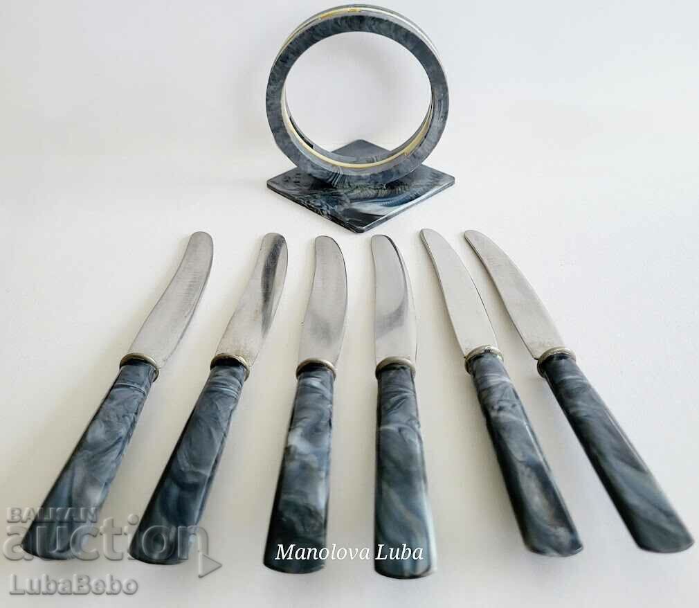 Δημοπρασία Σετ έξι μαχαιριών πρωινού με πλαστική βάση. Δημοπρασία Σετ έξι μαχαιριών πρωινού με πλαστική βάση.