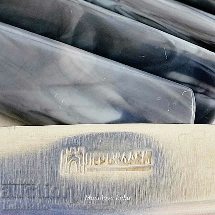 Σετ έξι μαχαιριών πρωινού με πλαστική βάση. - 6 Σετ έξι μαχαιριών πρωινού με πλαστική βάση. - 6