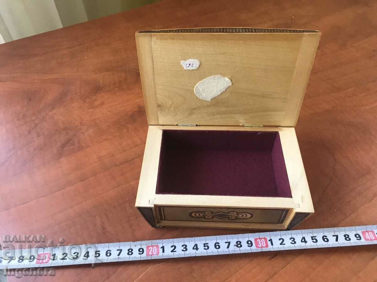 Аукцион КУТИЯ ДЪРВО ПИРОГРАФ РИСУНЪК СТАРИННА ОТ СОЦА МОСТРА Аукцион КУТИЯ ДЪРВО ПИРОГРАФ РИСУНЪК СТАРИННА ОТ СОЦА МОСТРА