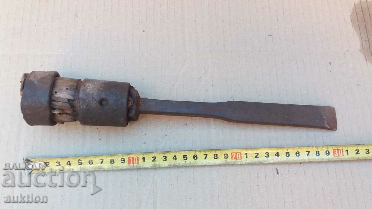 CARPENTER'S CHISEL with price 9.99 BGN | € 5.11 CARPENTER'S CHISEL with price 9.99 BGN | € 5.11