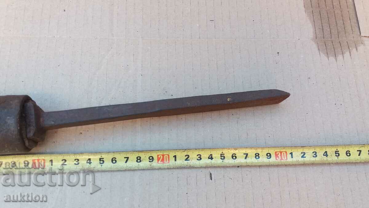 Auction CARPENTER'S CHISEL Auction CARPENTER'S CHISEL