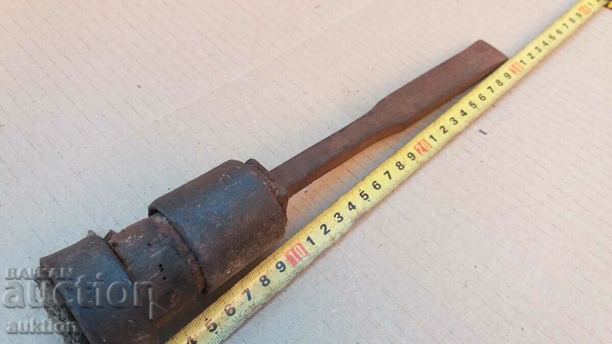 CARPENTER'S CHISEL - 7 CARPENTER'S CHISEL - 7