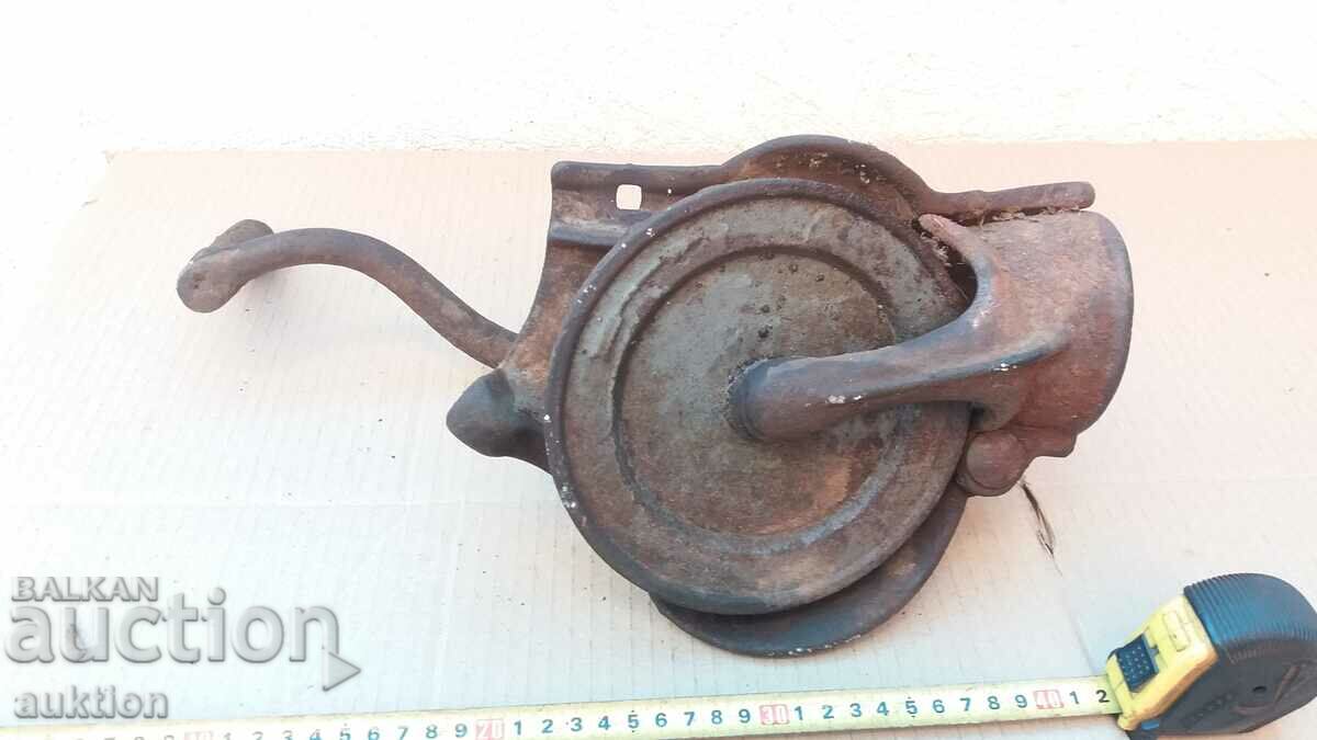 WORKING MACHINE FOR DROPPING CORN - 5 WORKING MACHINE FOR DROPPING CORN - 5