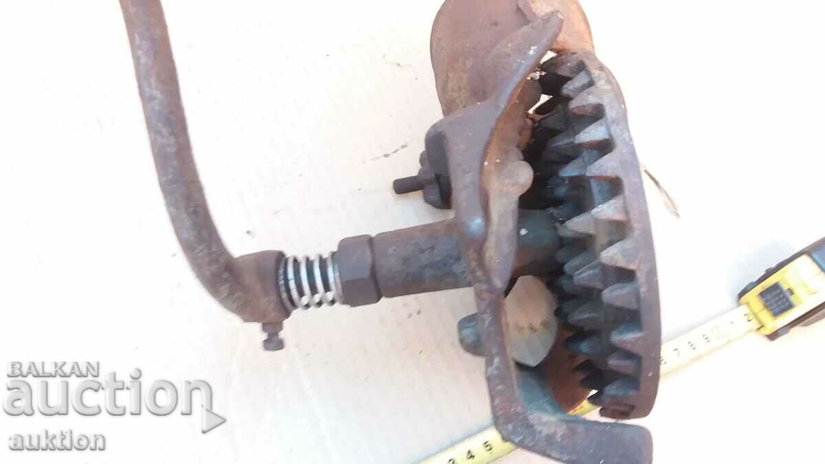 WORKING MACHINE FOR DROPPING CORN - 7 WORKING MACHINE FOR DROPPING CORN - 7