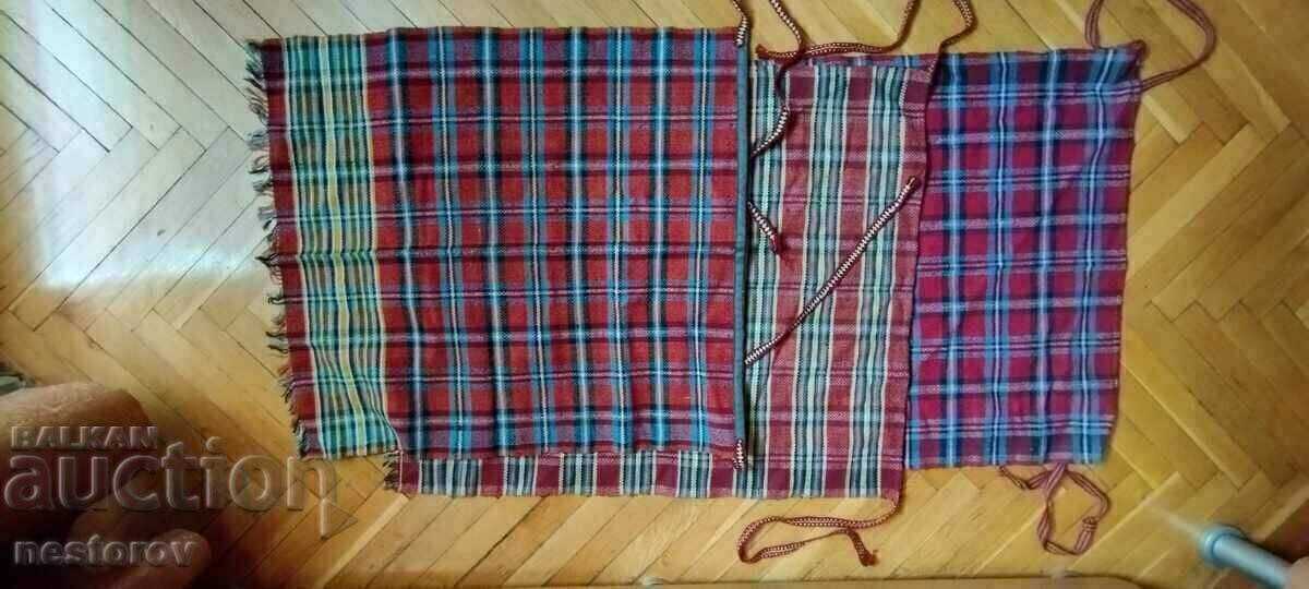 THREE APRONS/FOOT PILLOW THREE APRONS/FOOT PILLOW