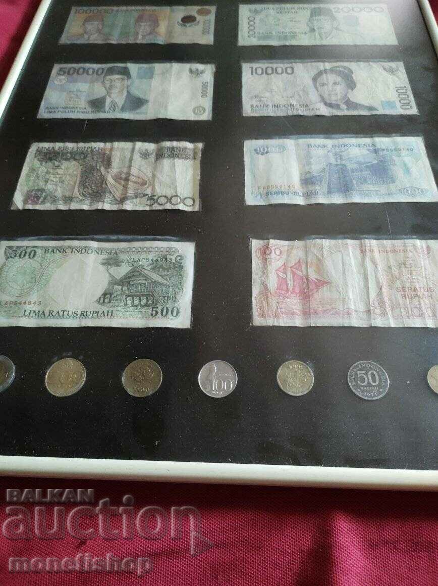 Пано с 8 стари  банкноти от Индонезия
