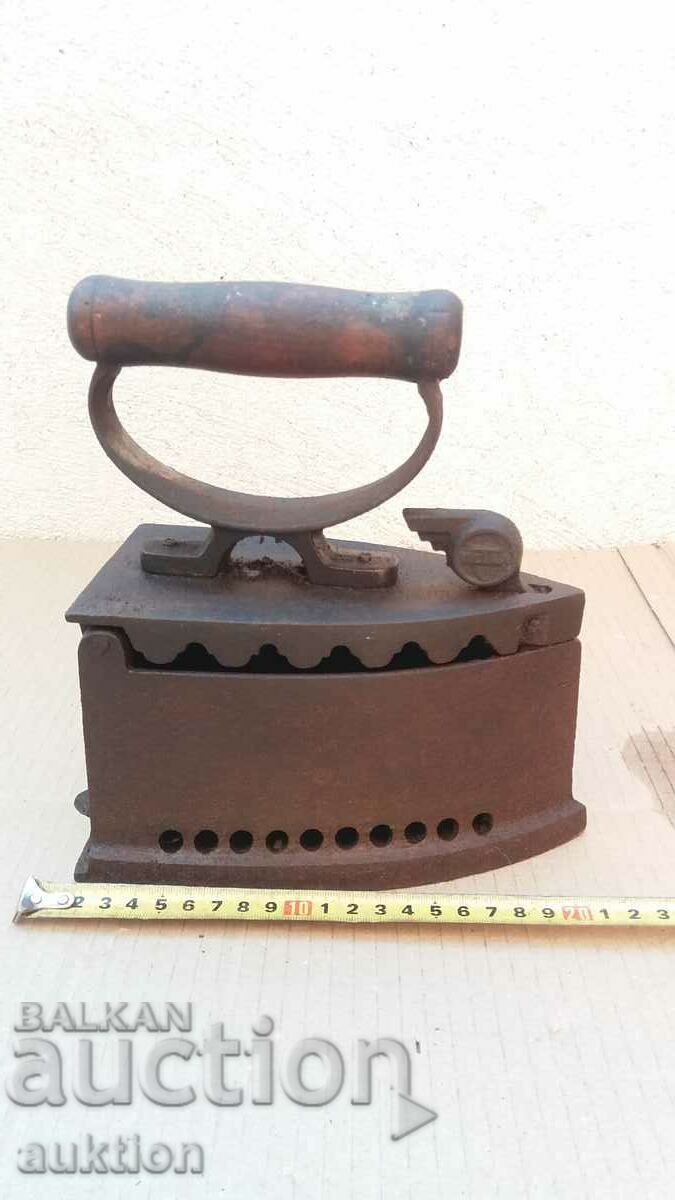 EXCELLENT OLD GROUND IRON WITH STAND