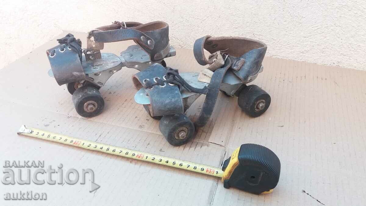 Auction OLD SKATES - CHANGING SIZE Auction OLD SKATES - CHANGING SIZE