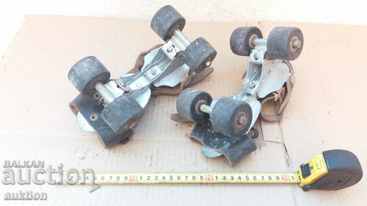 OLD SKATES - CHANGING SIZE - 6 OLD SKATES - CHANGING SIZE - 6