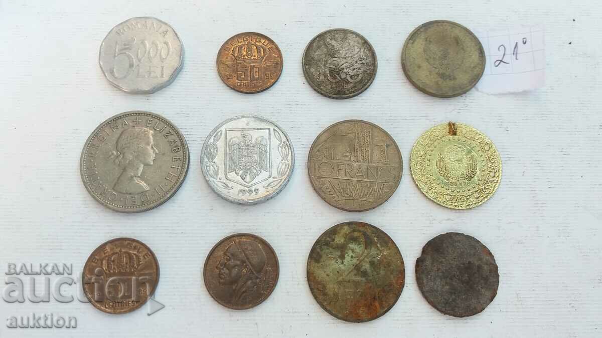Delivery of LOT OF 12 FOREIGN COINS Delivery of LOT OF 12 FOREIGN COINS
