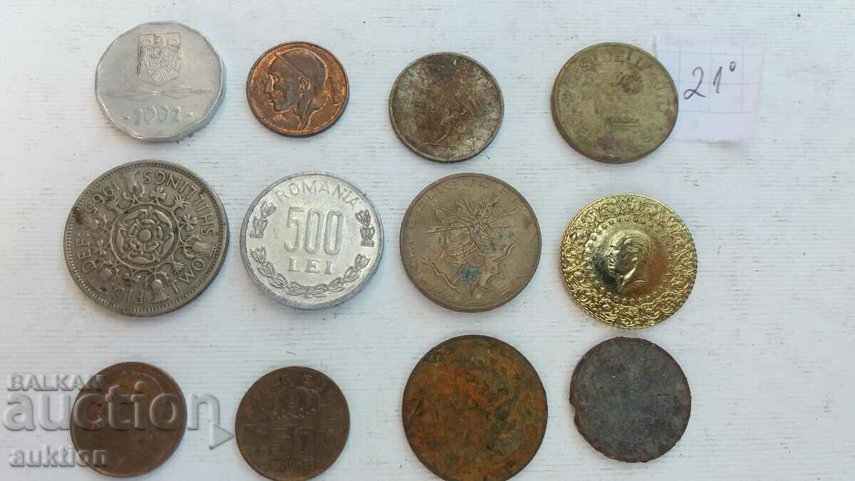 LOT OF 12 FOREIGN COINS - 7 LOT OF 12 FOREIGN COINS - 7