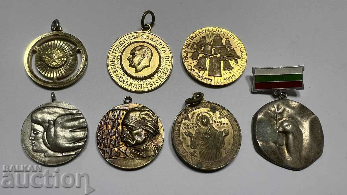 Lot 7 badges medals plaques from Bulgaria, Turkey and Italy