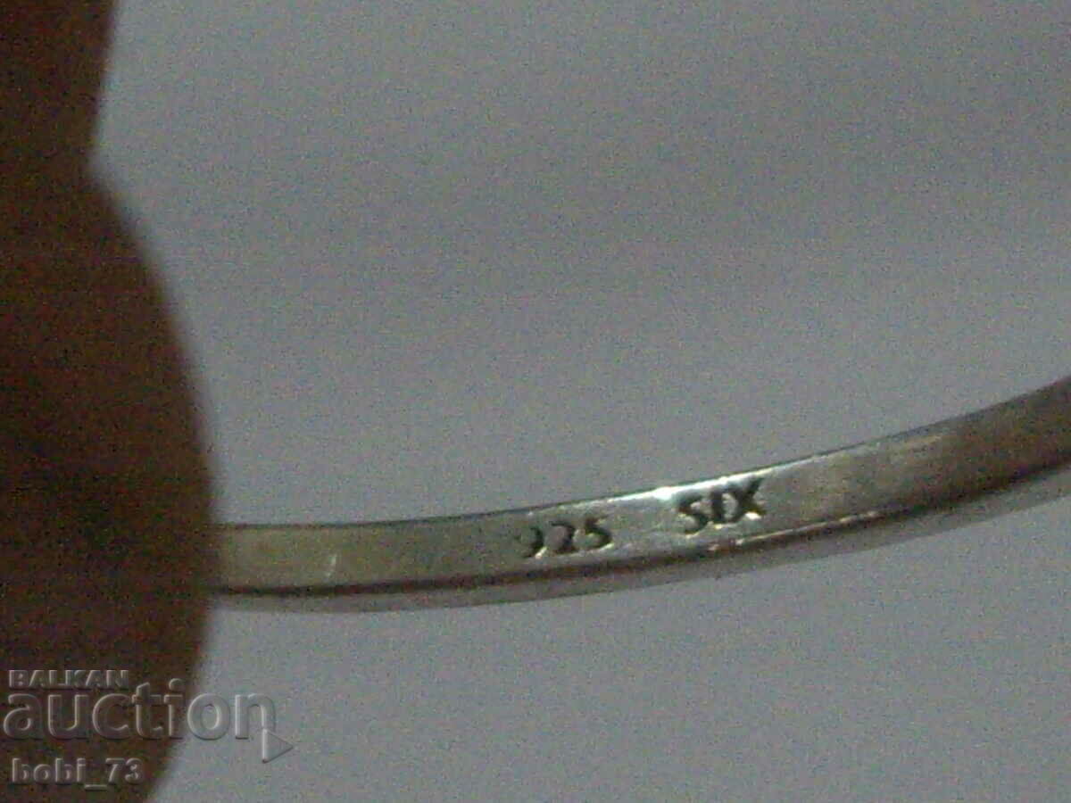 Auction Silver ladies delicate ring. Auction Silver ladies delicate ring.
